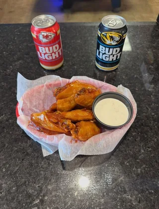 Sauced wings served with dipping sauce and cold drinks at Main Street Bar & Grill